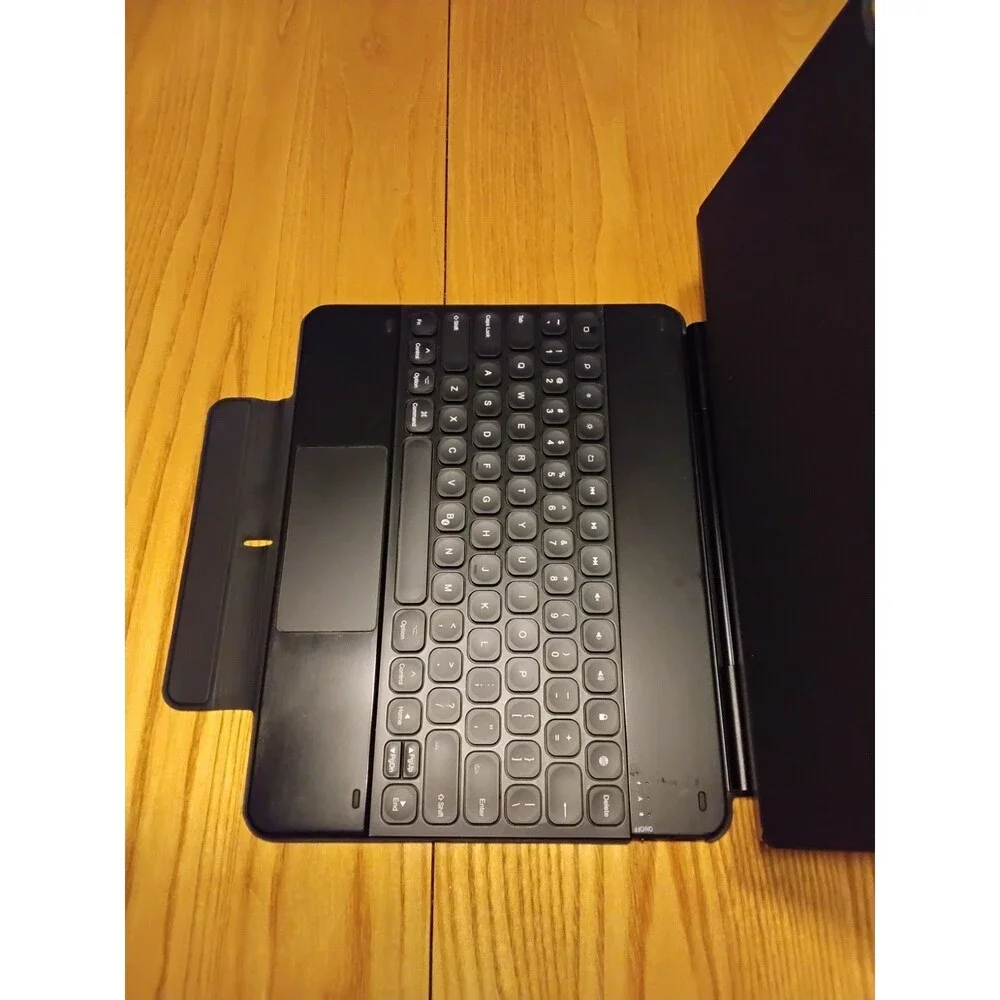 ESR Rebound Magnetic Keyboard Case iPad Pro Wired Use Only Charge Not Verified